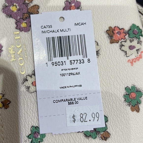 Coach Corner Zip Wristlet With Spaced Floral Field Print
IM/Chalk Multi - Picture 3 of 16